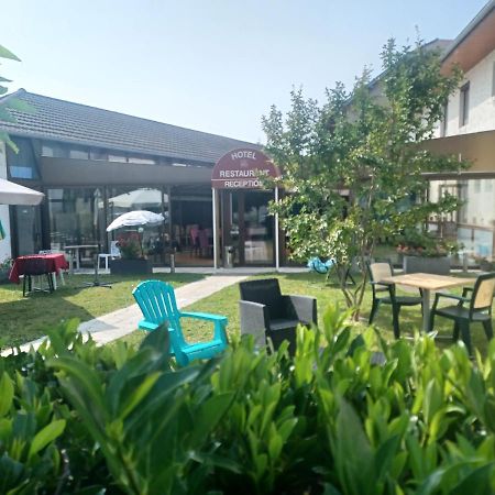 Hotel La Parenthese Attignat Esterno foto