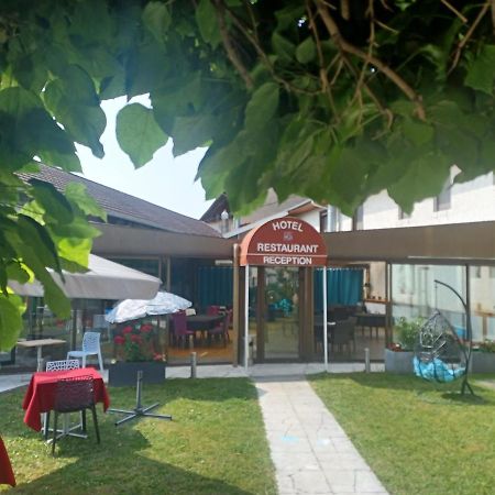 Hotel La Parenthese Attignat Esterno foto