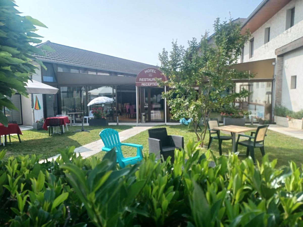Hotel La Parenthese Attignat Esterno foto