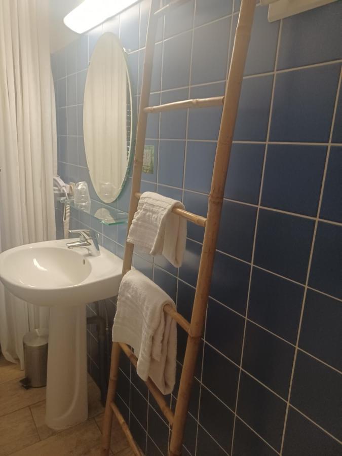 Hotel La Parenthese Attignat Esterno foto