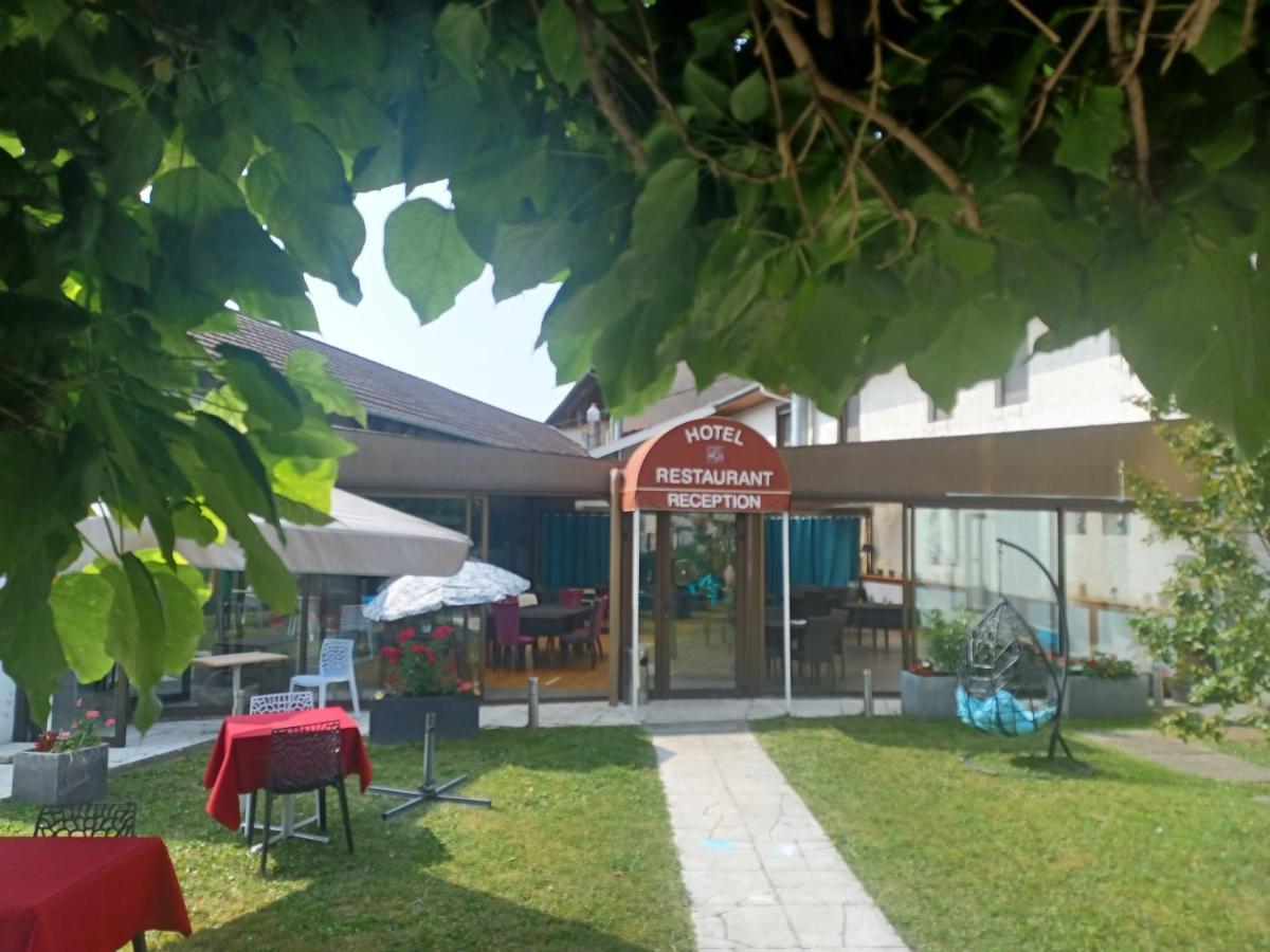Hotel La Parenthese Attignat Esterno foto